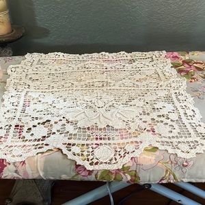 Vintage doilies/placemats